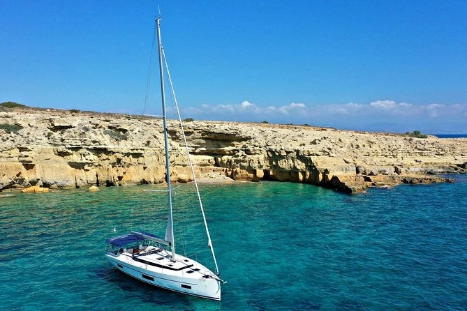  A beautiful bay with calm waters, perfect for swimming, snorkeling, and enjoying a more private experience away from the city.